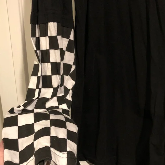 MAKE OFFER! Need Layers Without Actually Needing Layers? Hot Topic Twofer Shirt! - Picture 6 of 8